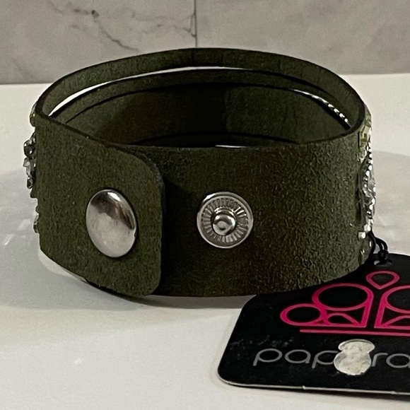 NWT Paparazzi Green and Silver faux Leather Bracelet - Picture 4 of 4